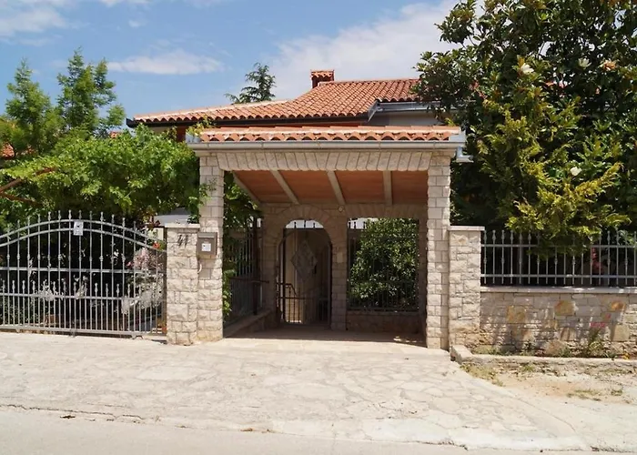 With Parking Space Banjole, - 17398 *