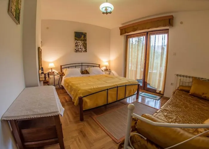 With Parking Space Banjole, - 17398