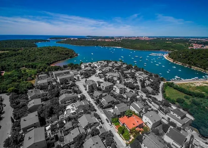 Apartment With Parking Space Banjole, - 17398 *