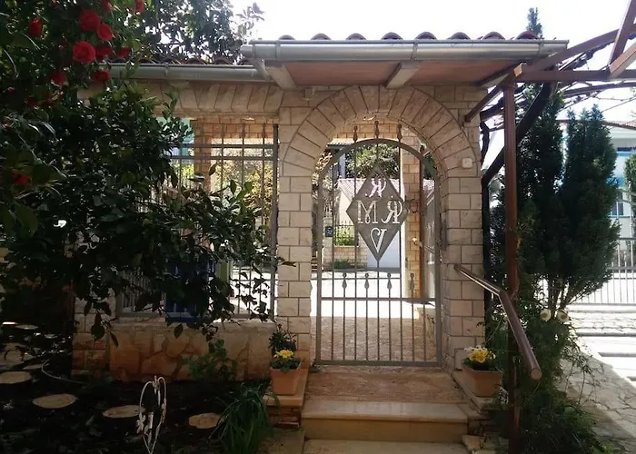 Apartment With Parking Space Banjole, - 17398 *