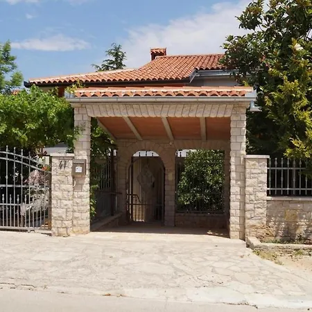 With Parking Space Banjole, - 17398 *