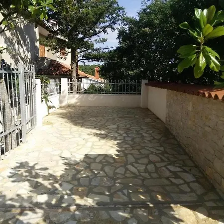 With Parking Space Banjole, - 17398 Pola